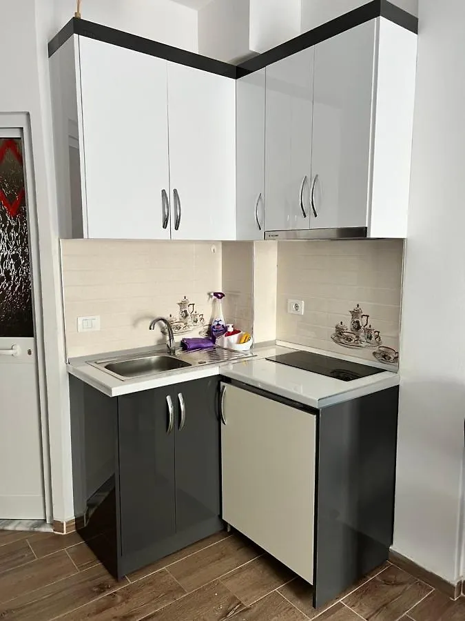 Apartment Holiday Home Lurthi Shengjin